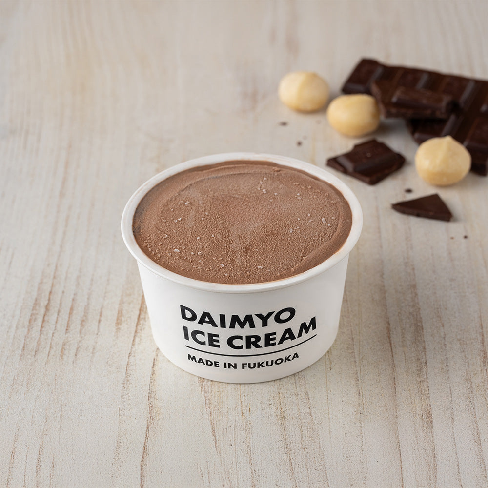 チョコ＆マカダミアアイスクリーム – DAIMYO SOFTCREAM