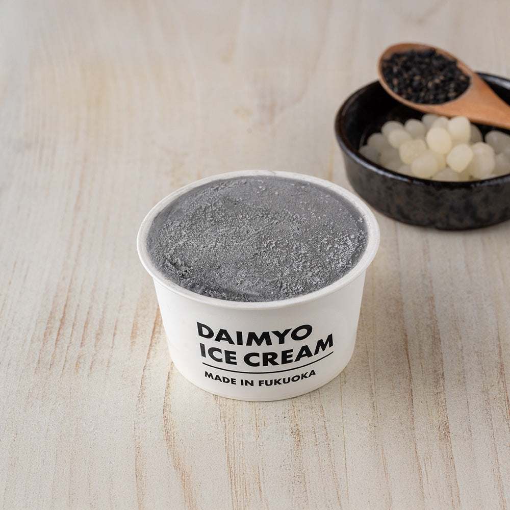 黒ごまもちアイスクリーム – DAIMYO SOFTCREAM