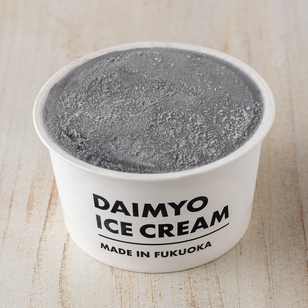 黒ごまもちアイスクリーム – DAIMYO SOFTCREAM